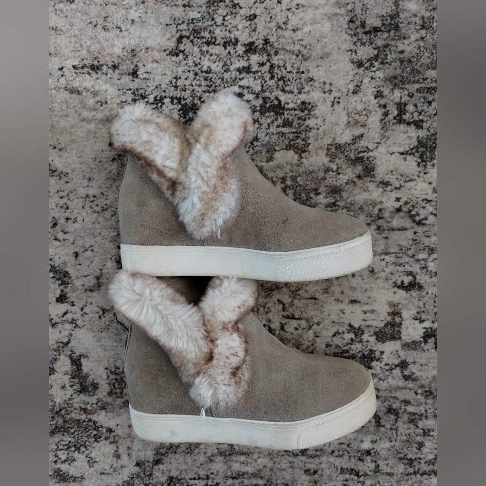 J Slides Beige Suede Faux Fur-Lined Sneakers 7.5